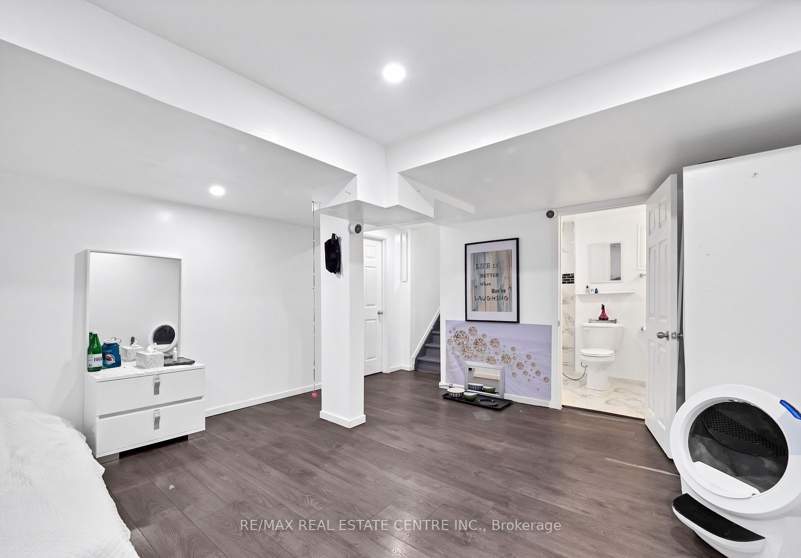 11 Hinchley Wood Grve