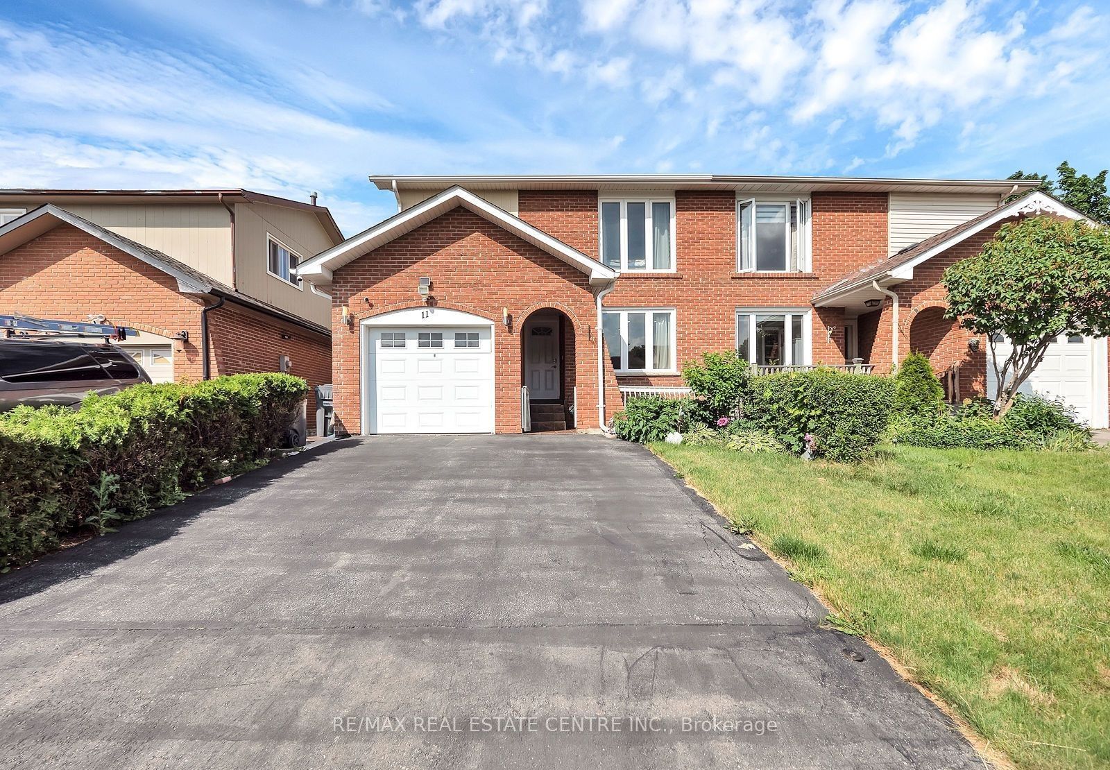 11 Hinchley Wood Grve