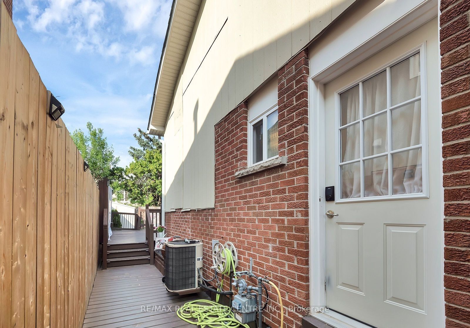 11 Hinchley Wood Grve