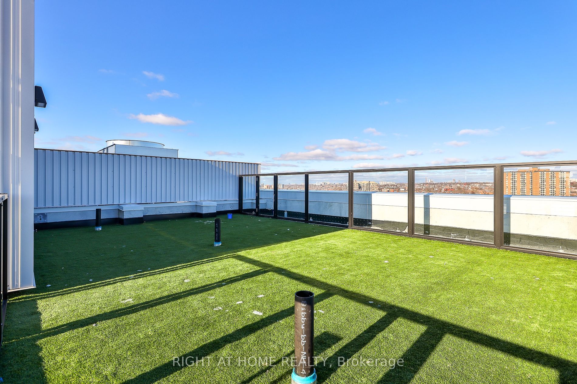 2720 Dundas Street W #409