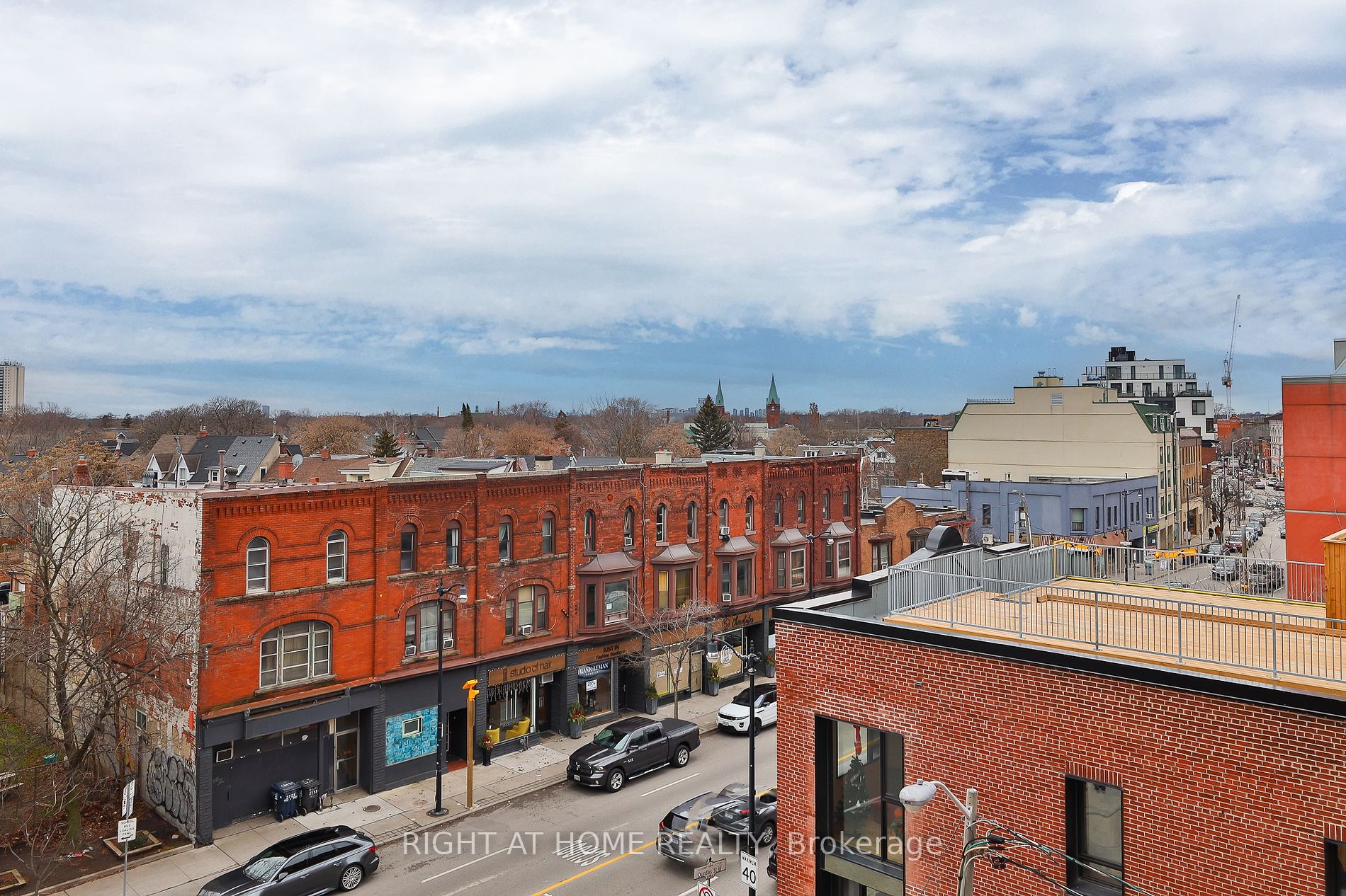 2720 Dundas Street W #409