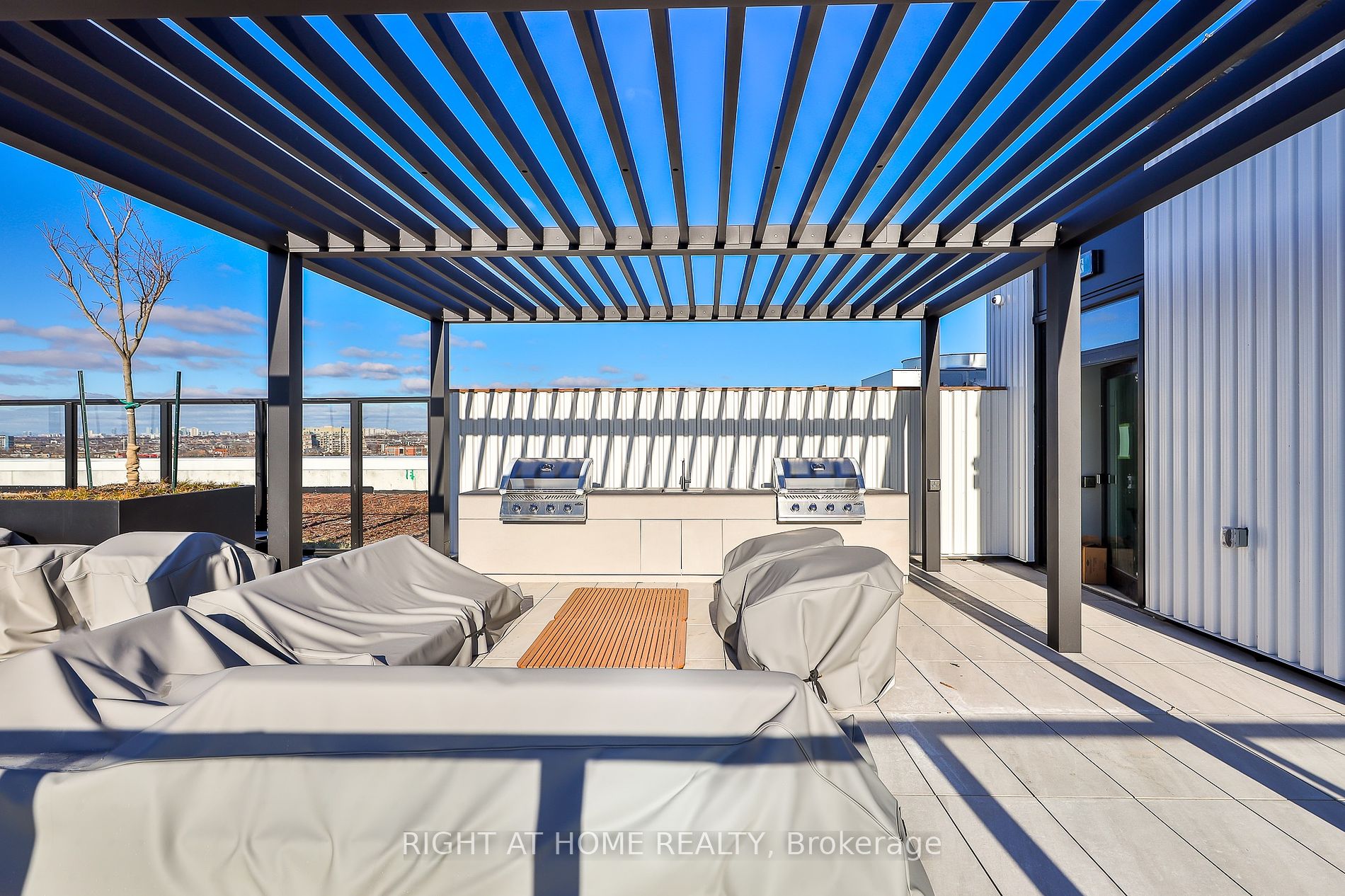 2720 Dundas Street W #409