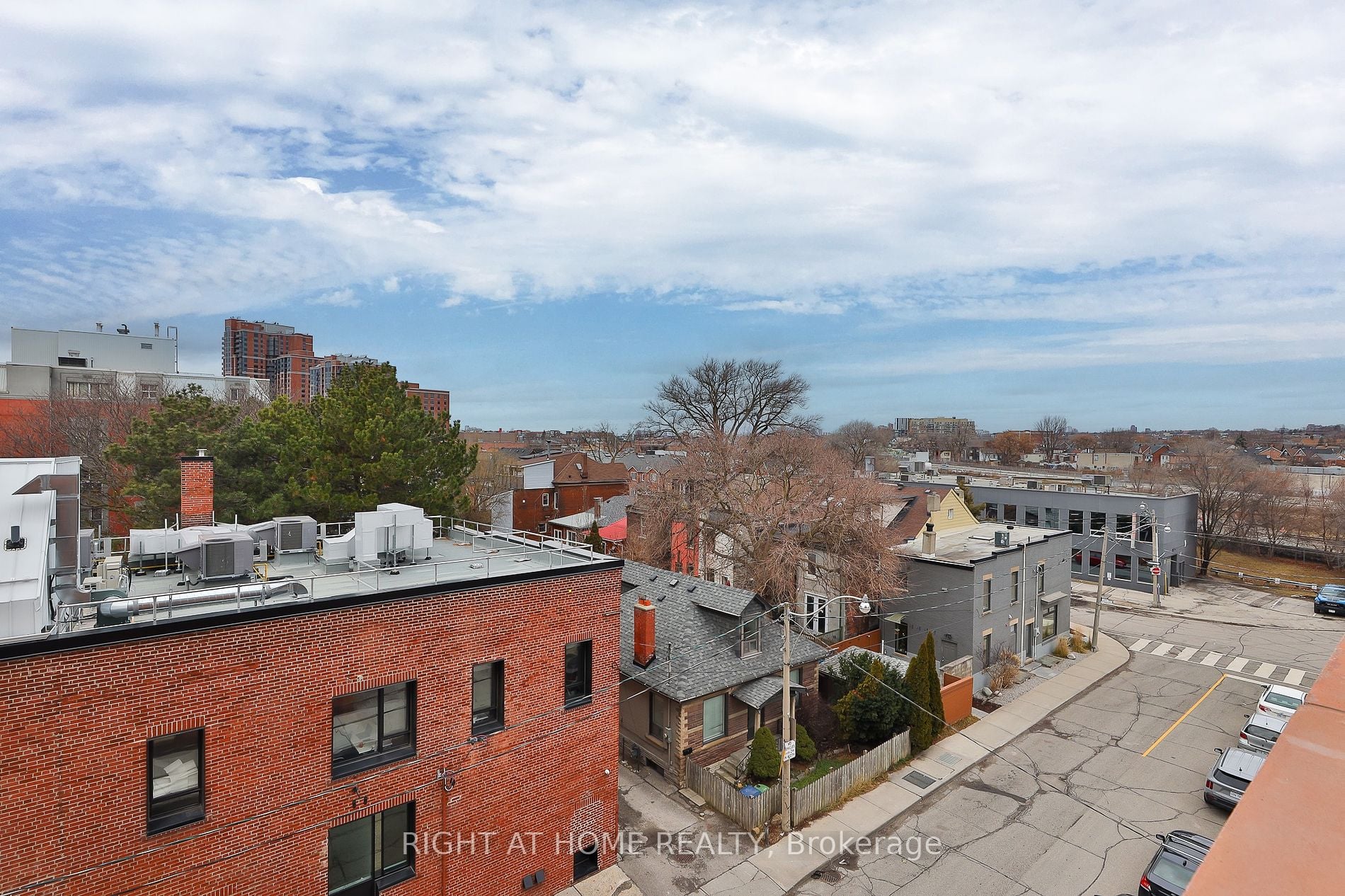 2720 Dundas Street W #409