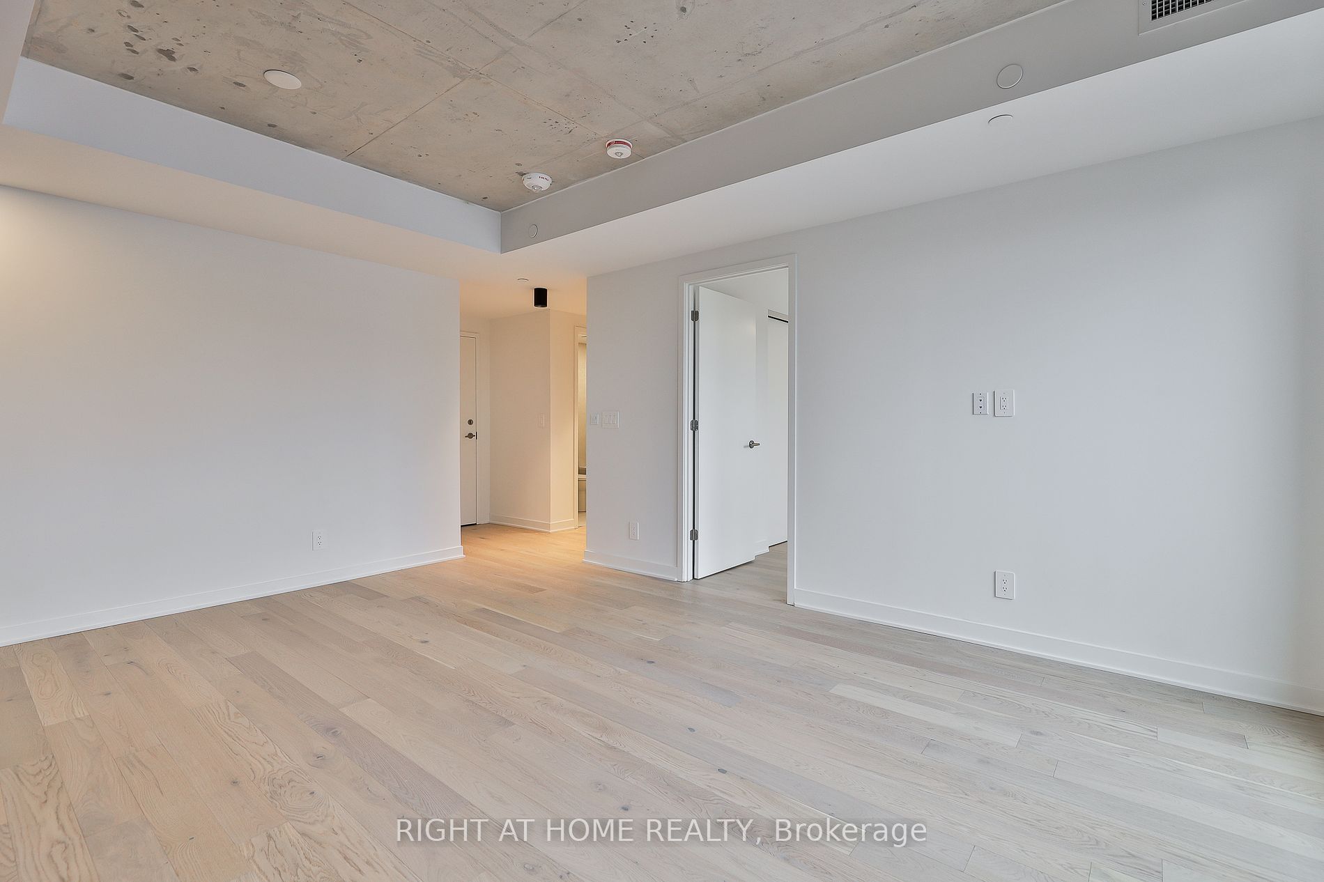 2720 Dundas Street W #409