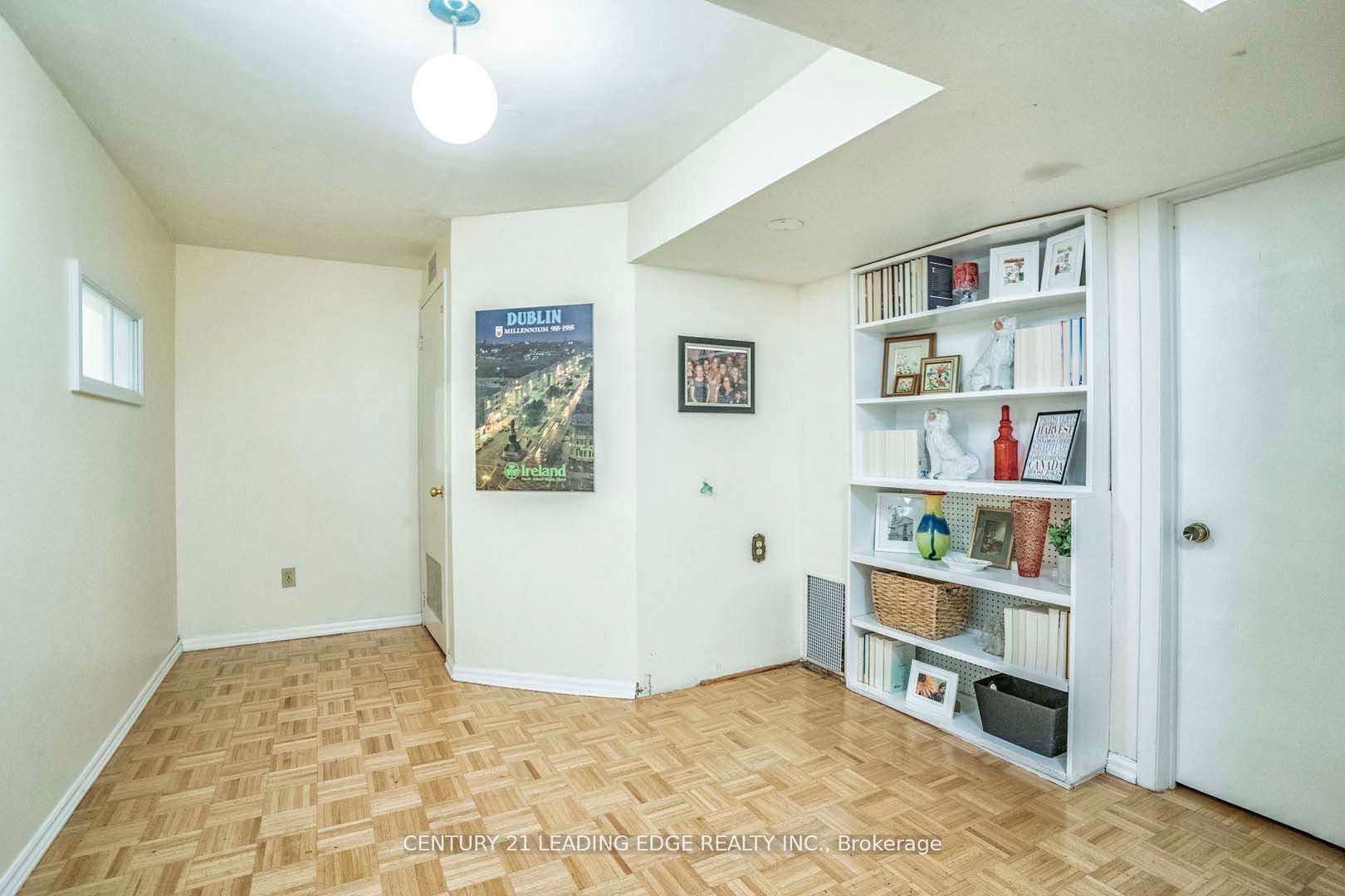 68 Foster Cres, #68