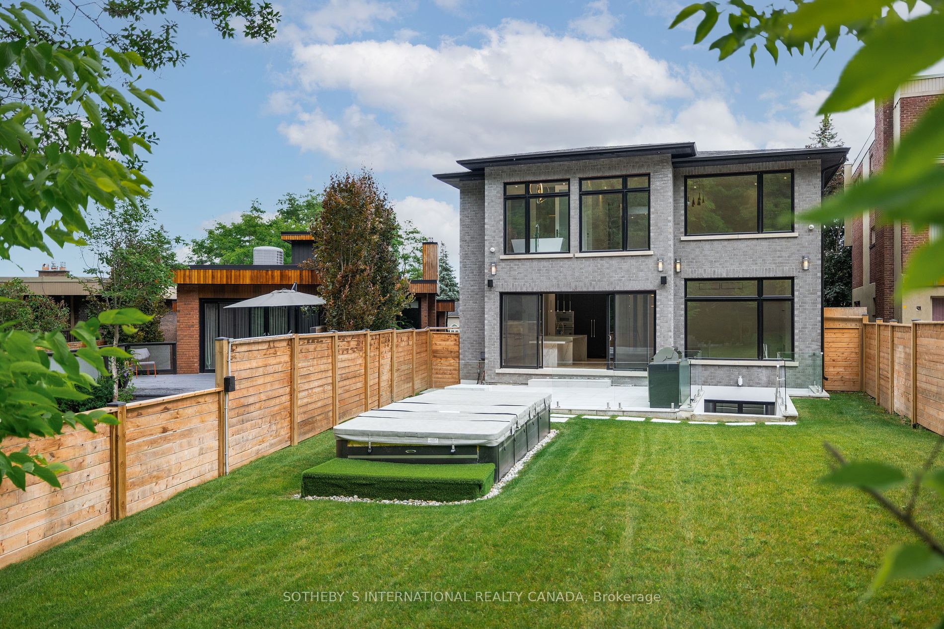 12 Bearwood Dr