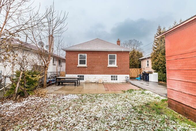 18 Wesley St