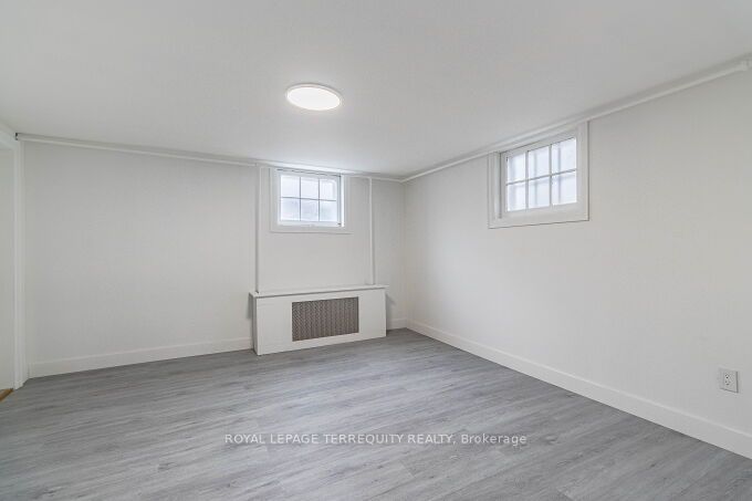 18 Wesley St