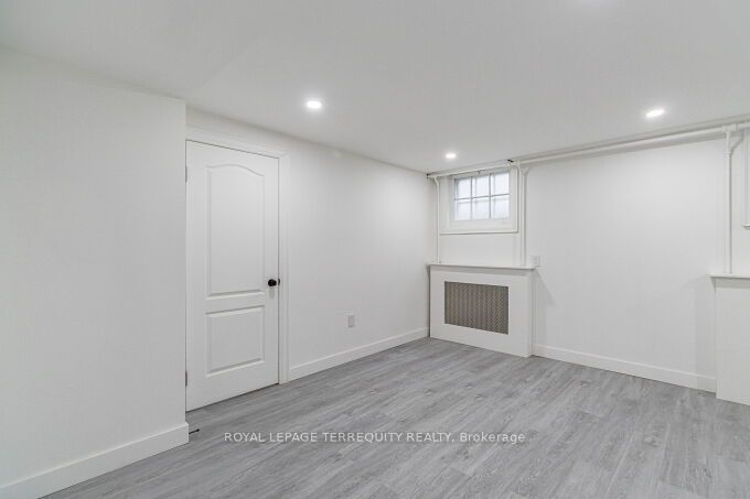 18 Wesley St