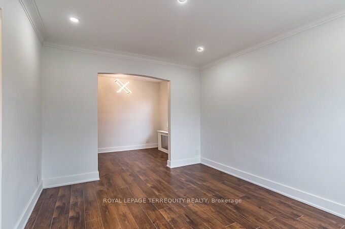 18 Wesley St