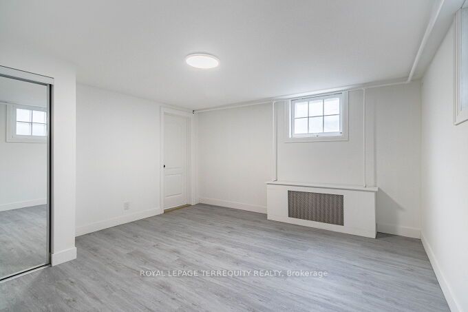 18 Wesley St