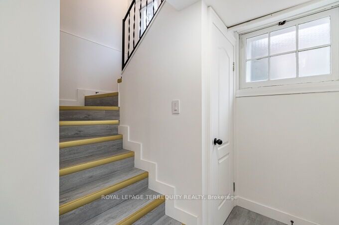 18 Wesley St
