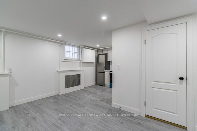 18 Wesley St