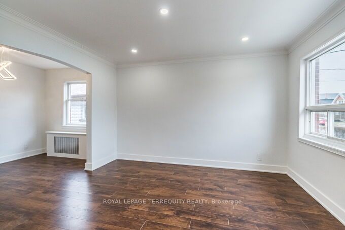18 Wesley St