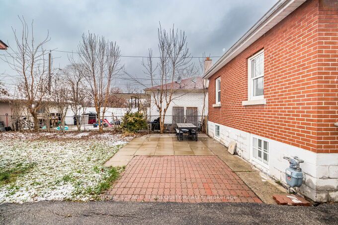 18 Wesley St