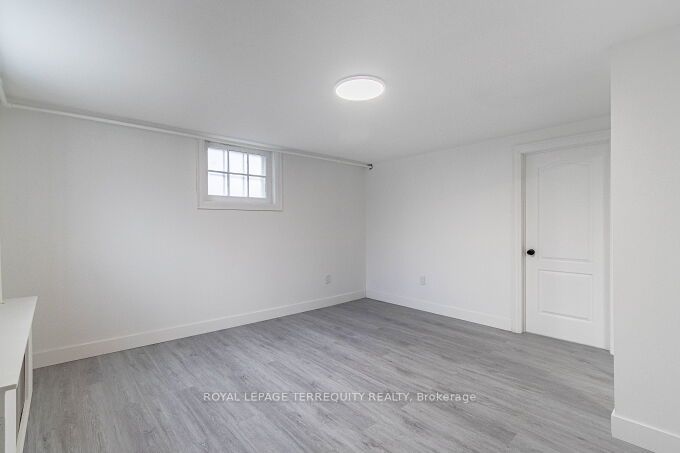 18 Wesley St