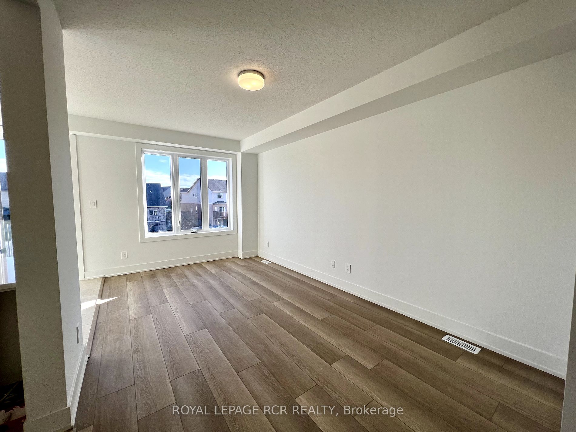 690 Broadway Avenue, #17