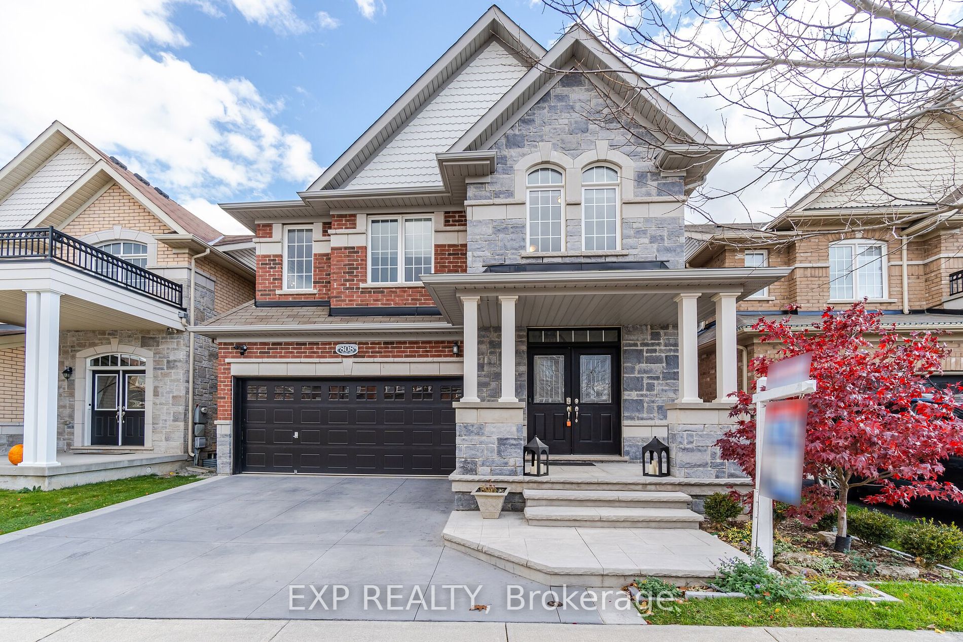 808 Agnew Crescent
