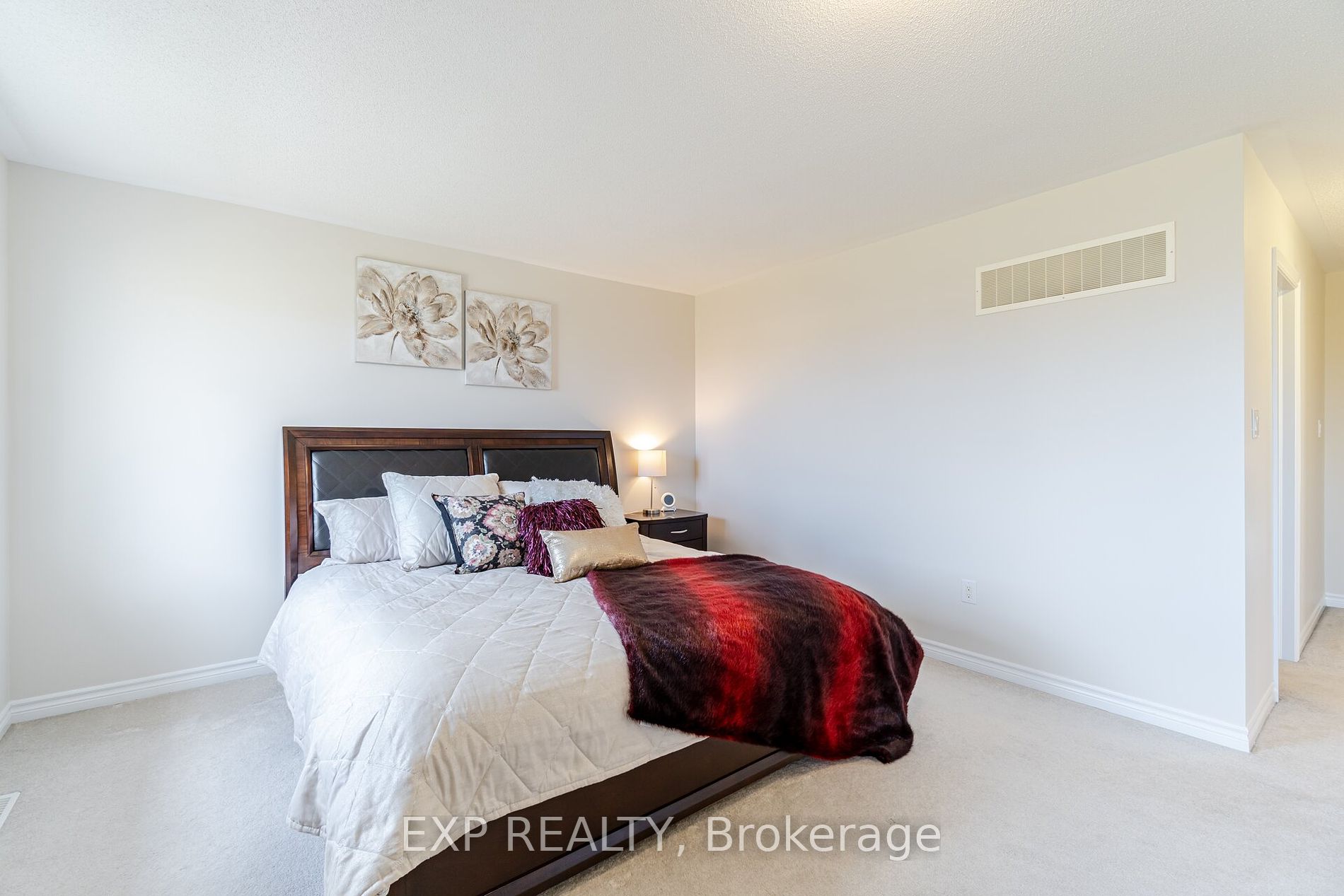 808 Agnew Crescent