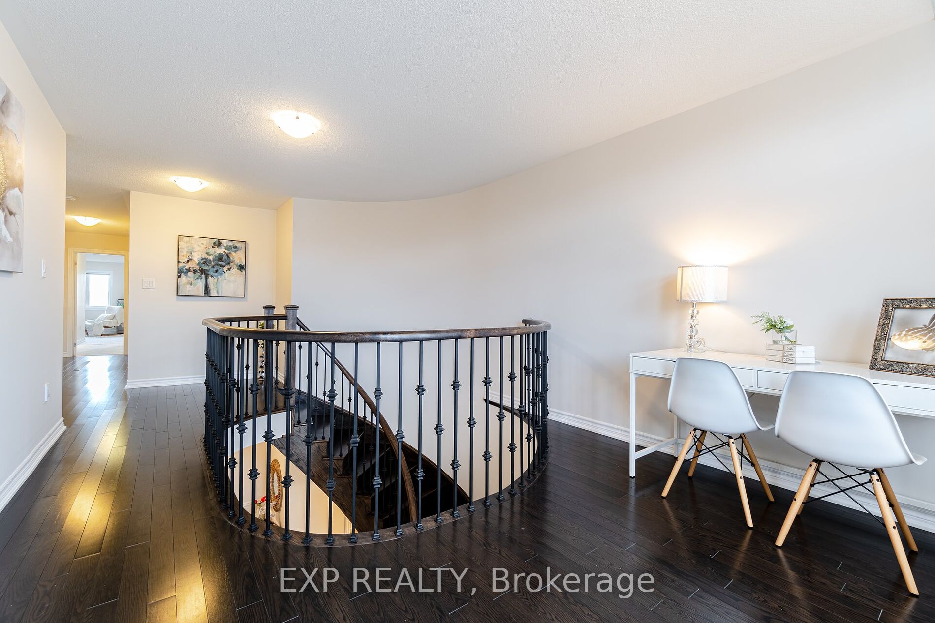 808 Agnew Crescent