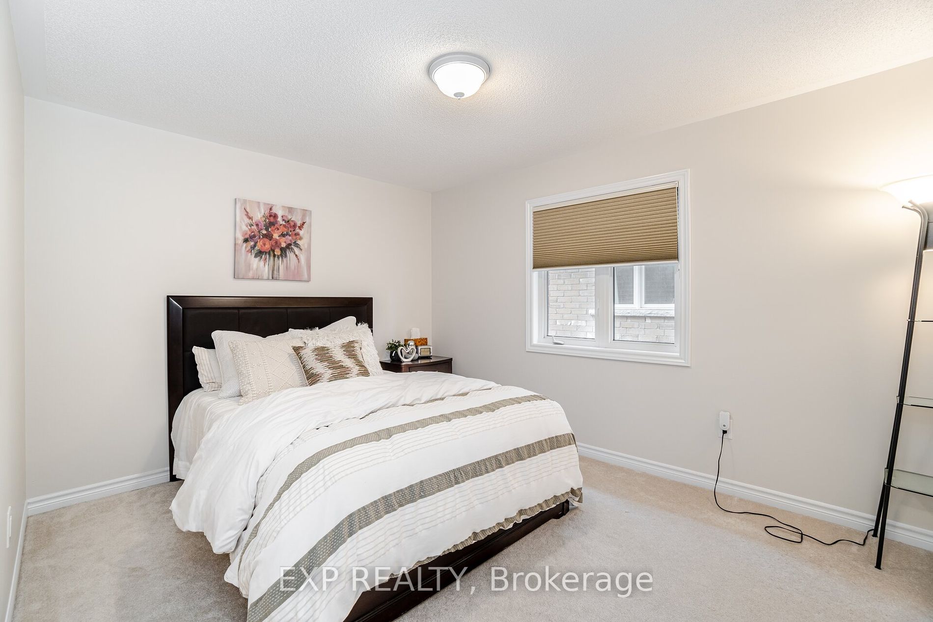 808 Agnew Crescent