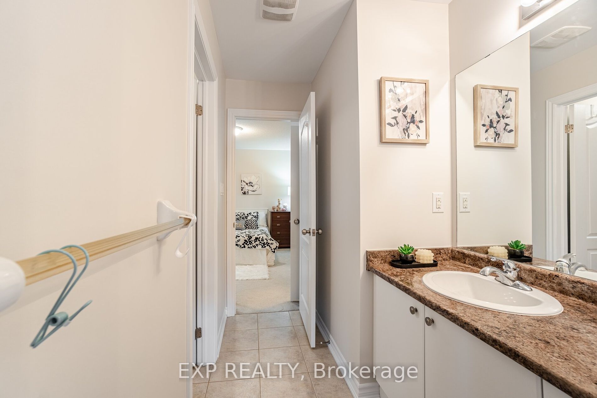 808 Agnew Crescent
