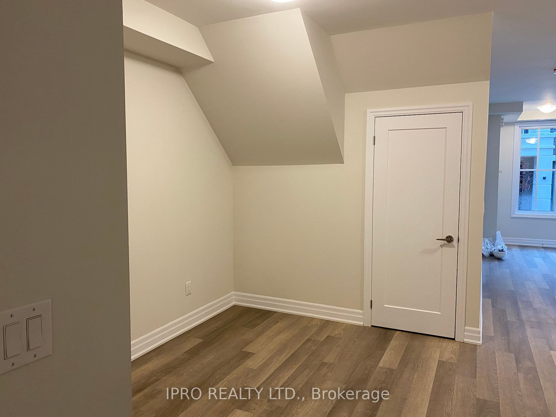 665 Cricklewood Drive, #727