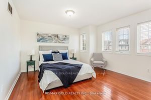 55 Cobblehill Cres