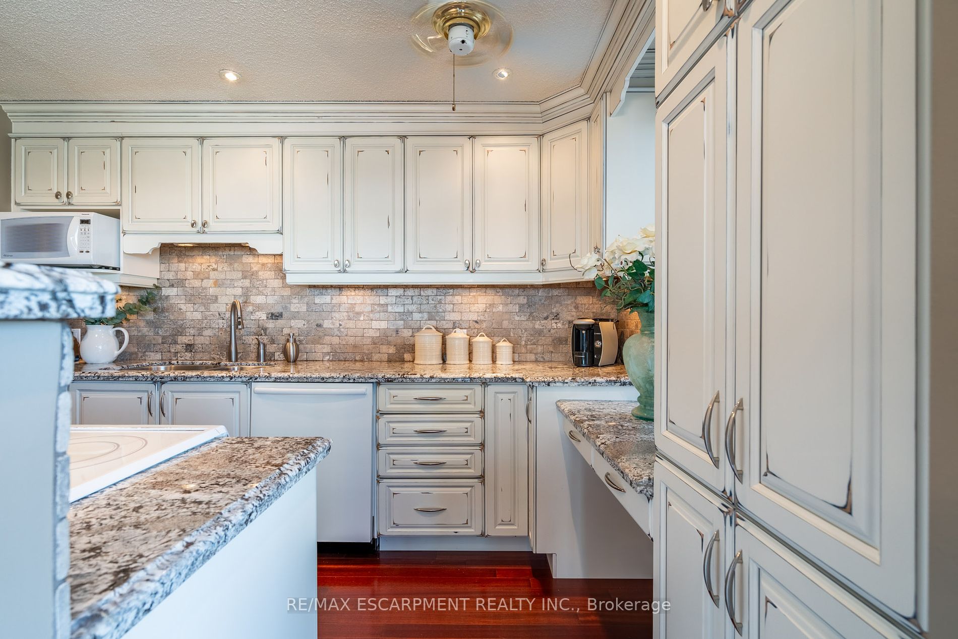 5280 Lakeshore Road, #1212