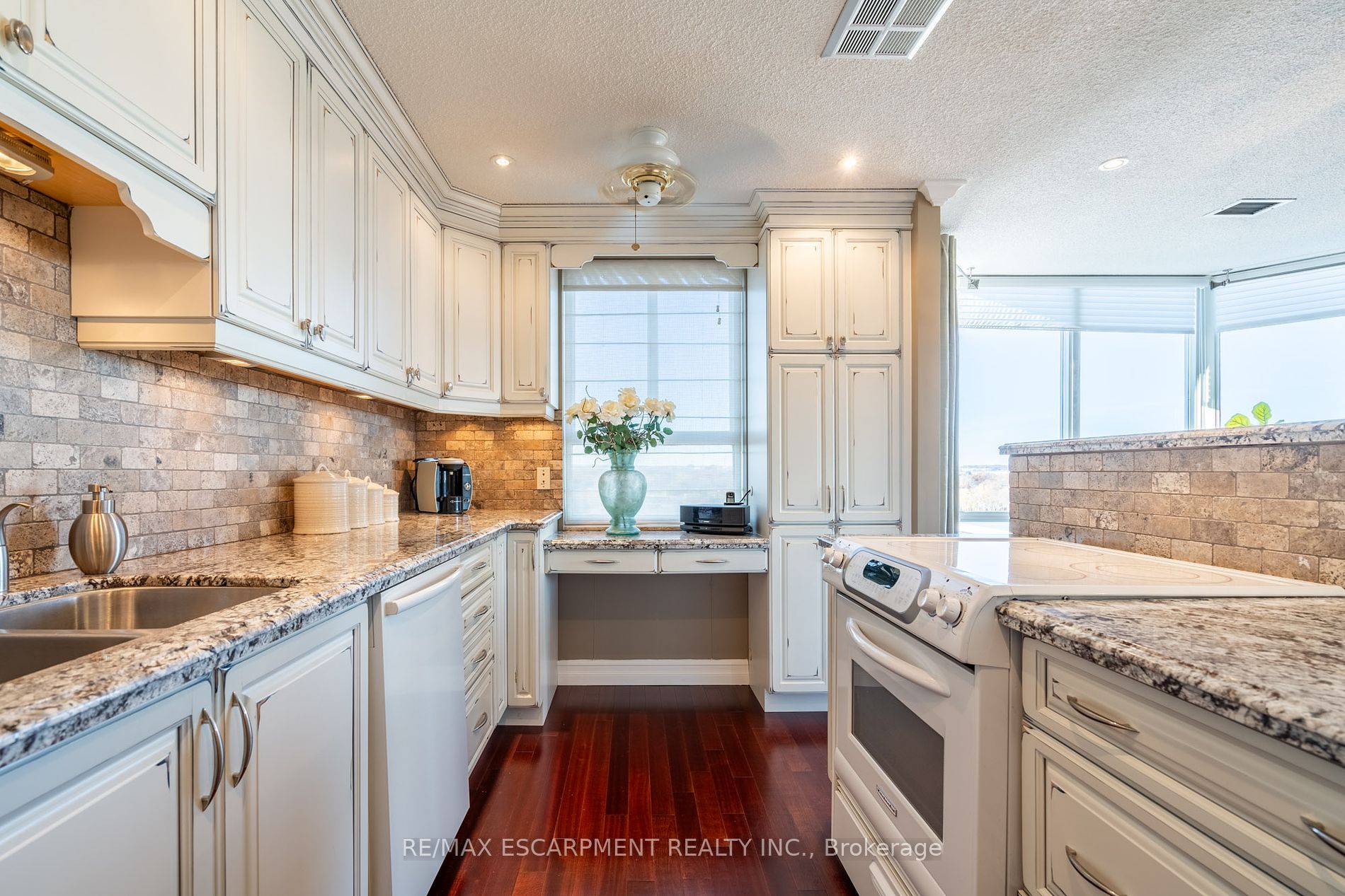 5280 Lakeshore Road, #1212