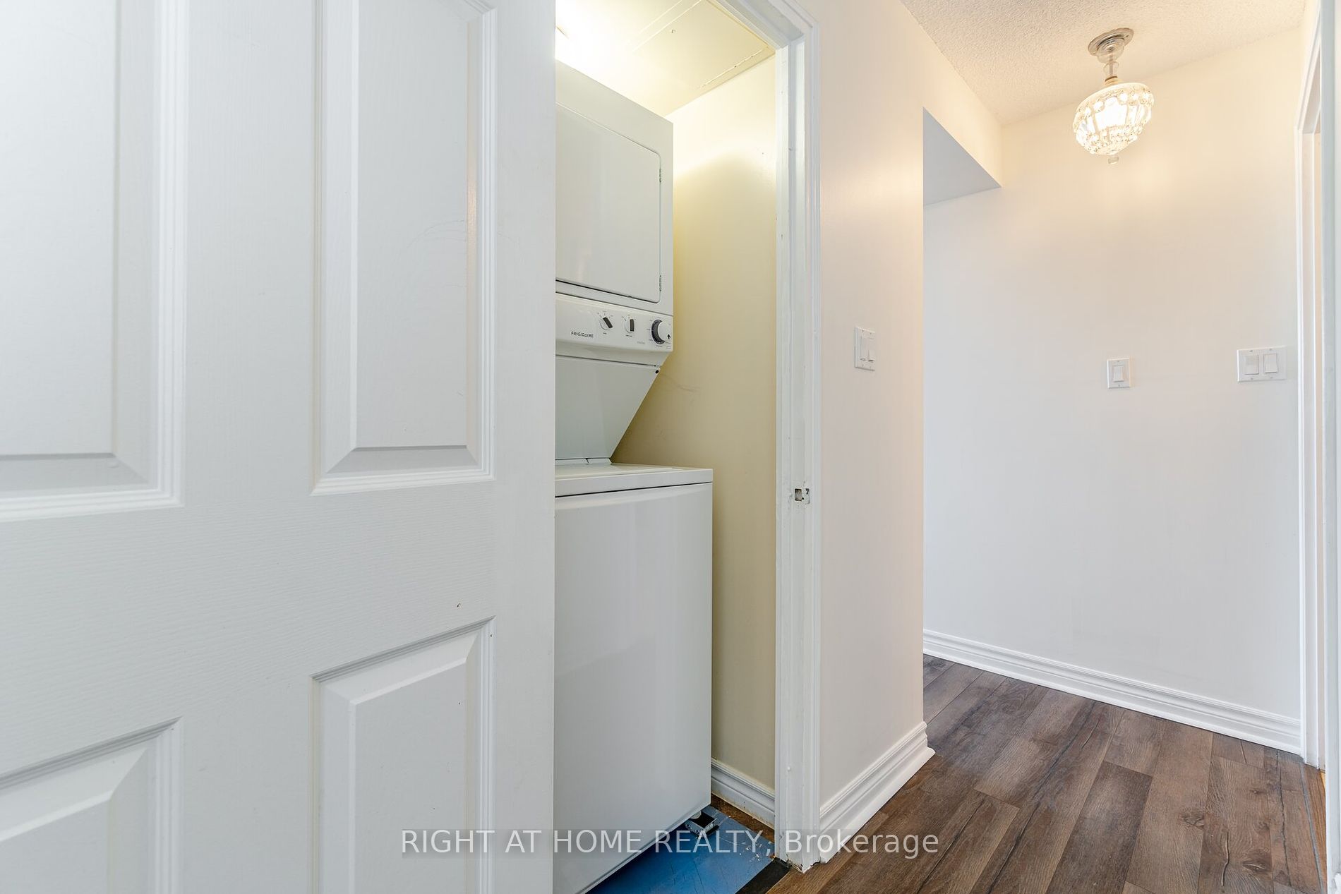1230 Marlborough Crt, #208