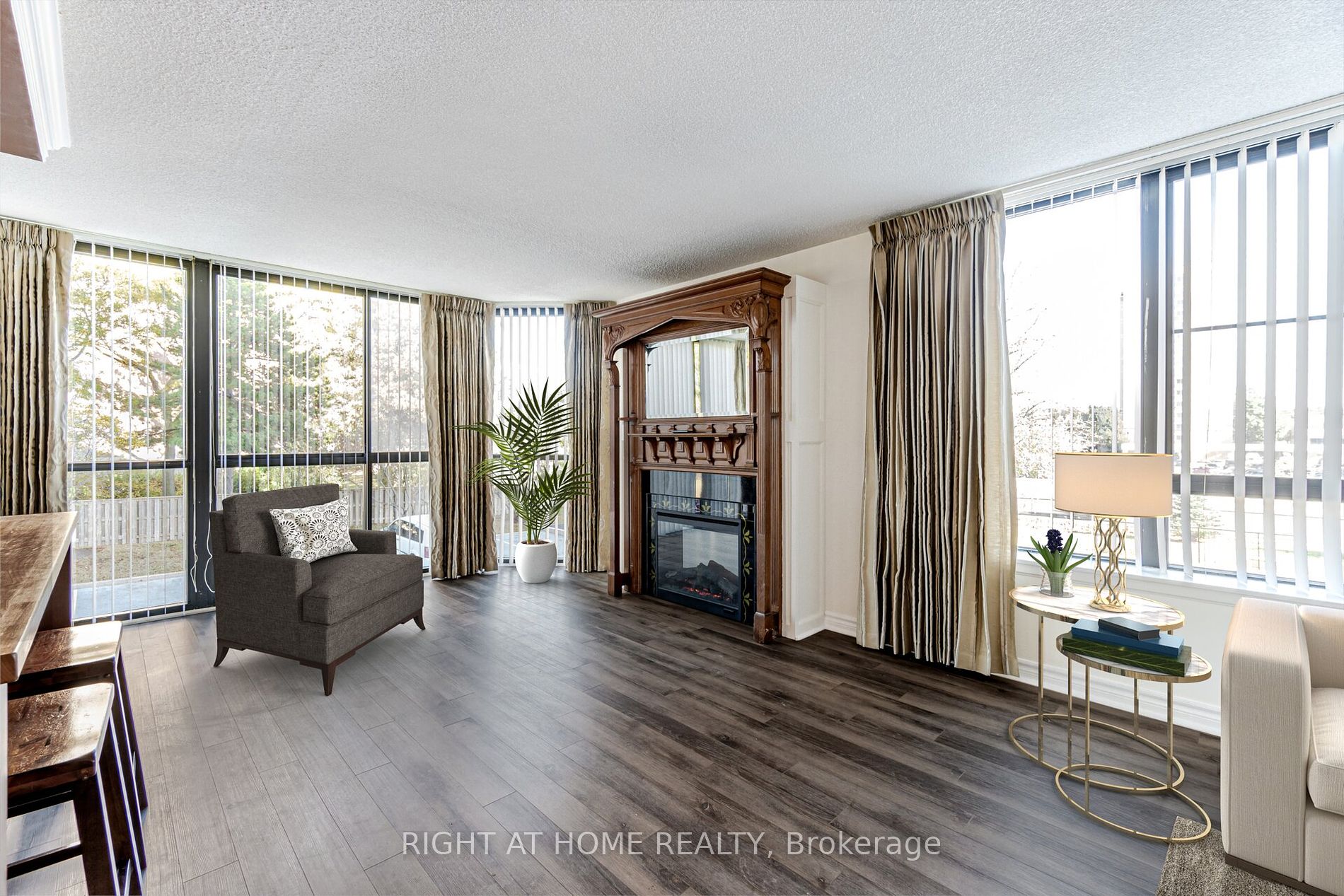 1230 Marlborough Crt, #208