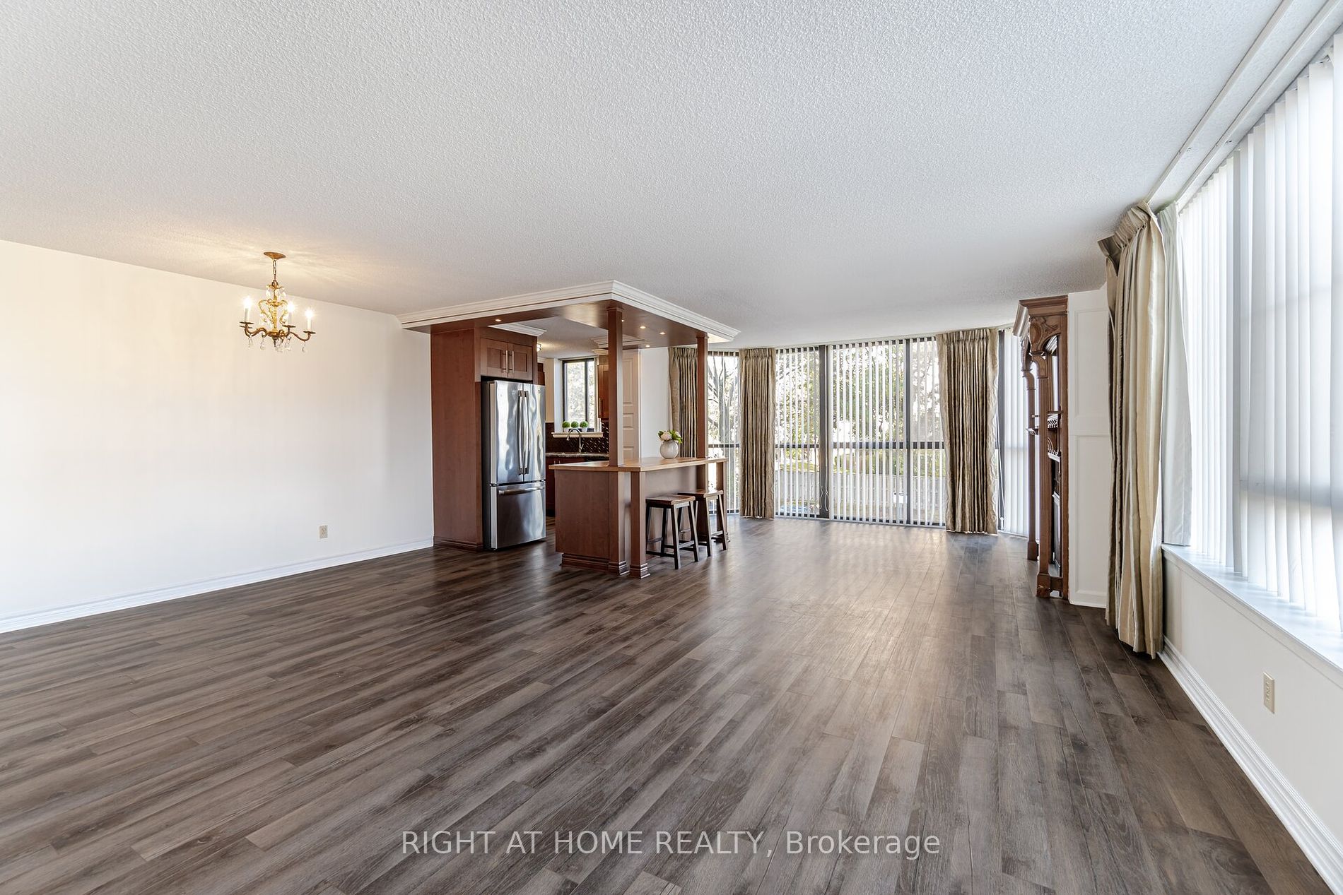 1230 Marlborough Crt, #208
