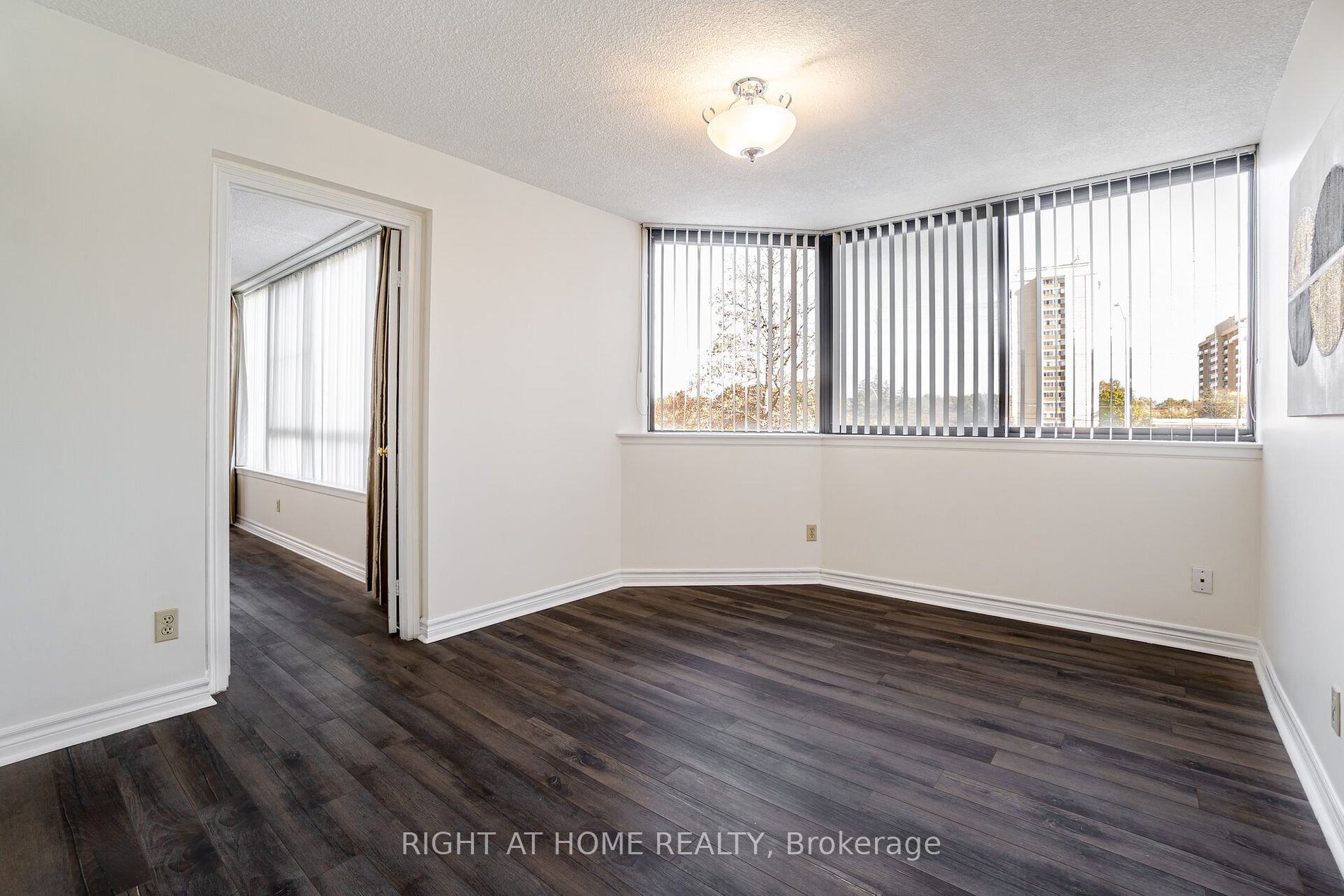 1230 Marlborough Crt, #208