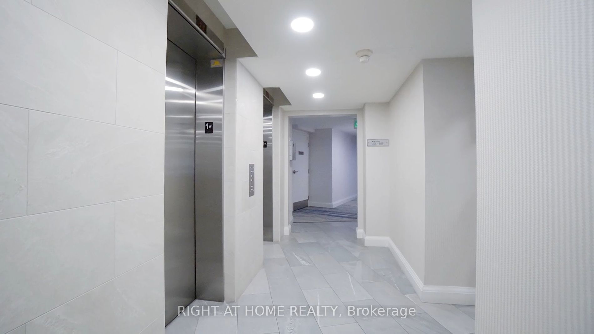 1230 Marlborough Crt, #208