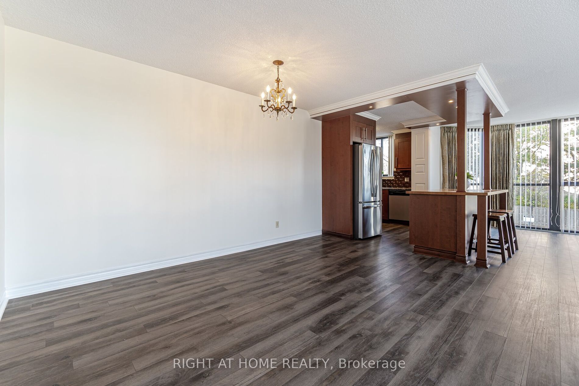 1230 Marlborough Crt, #208
