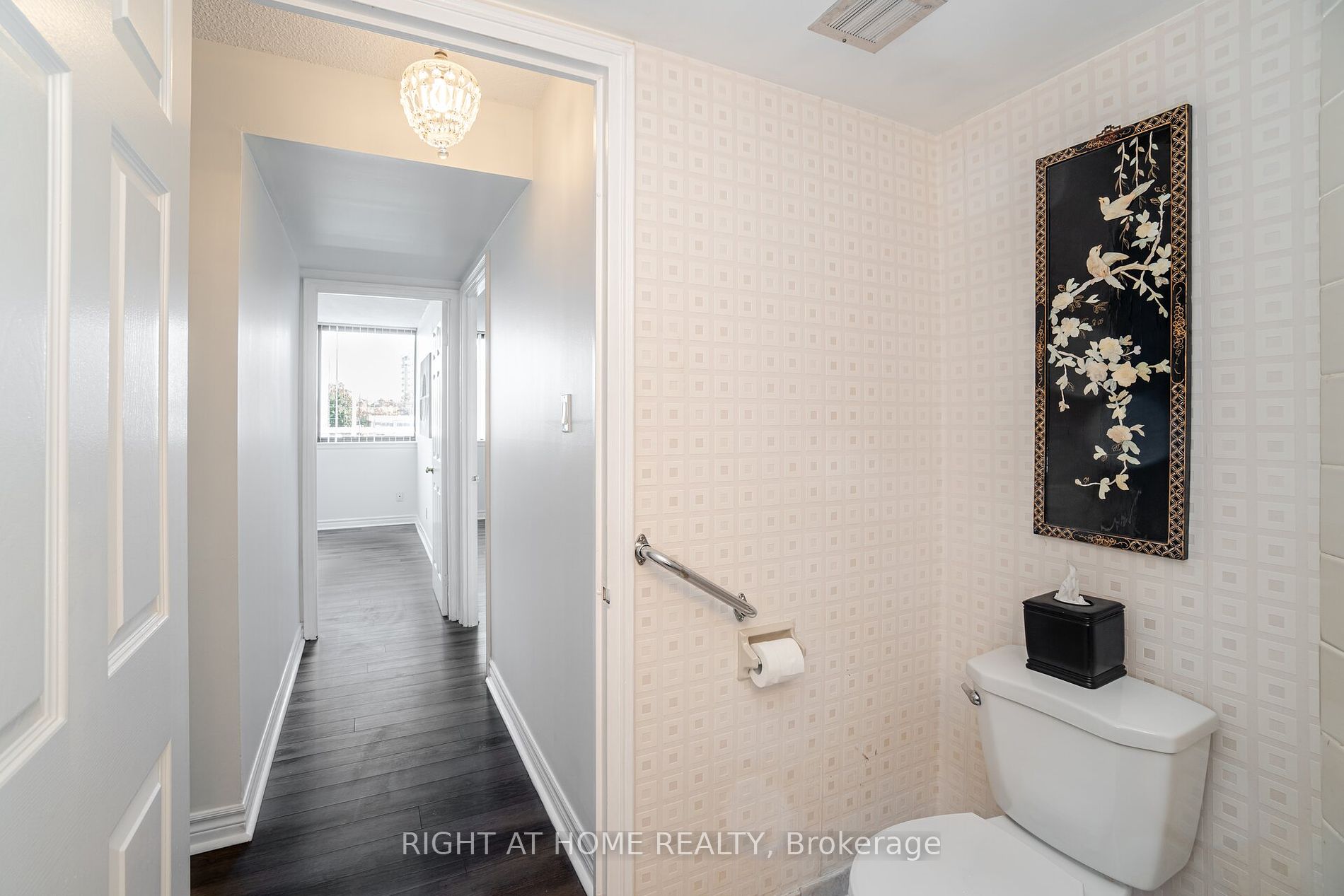 1230 Marlborough Crt, #208