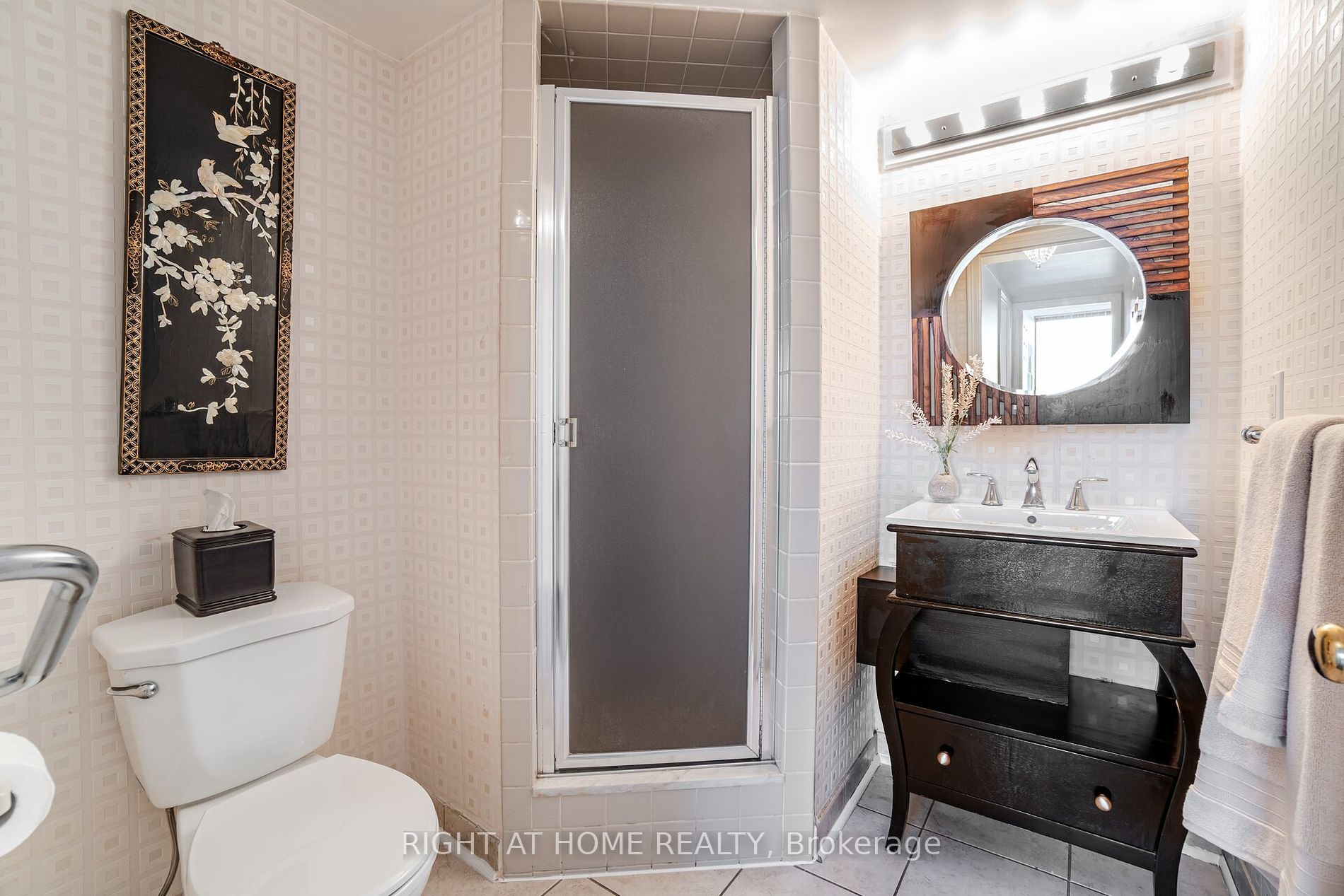 1230 Marlborough Crt, #208