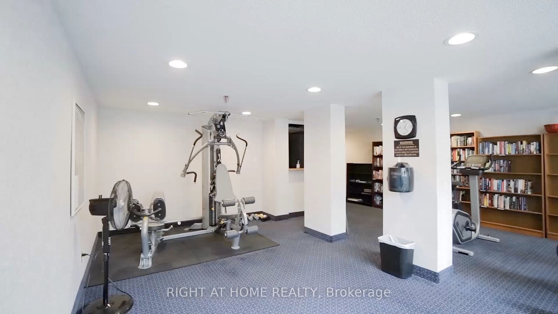 1230 Marlborough Crt, #208