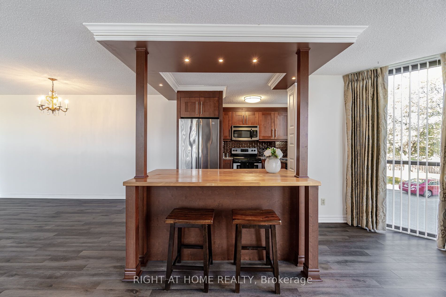 1230 Marlborough Crt, #208