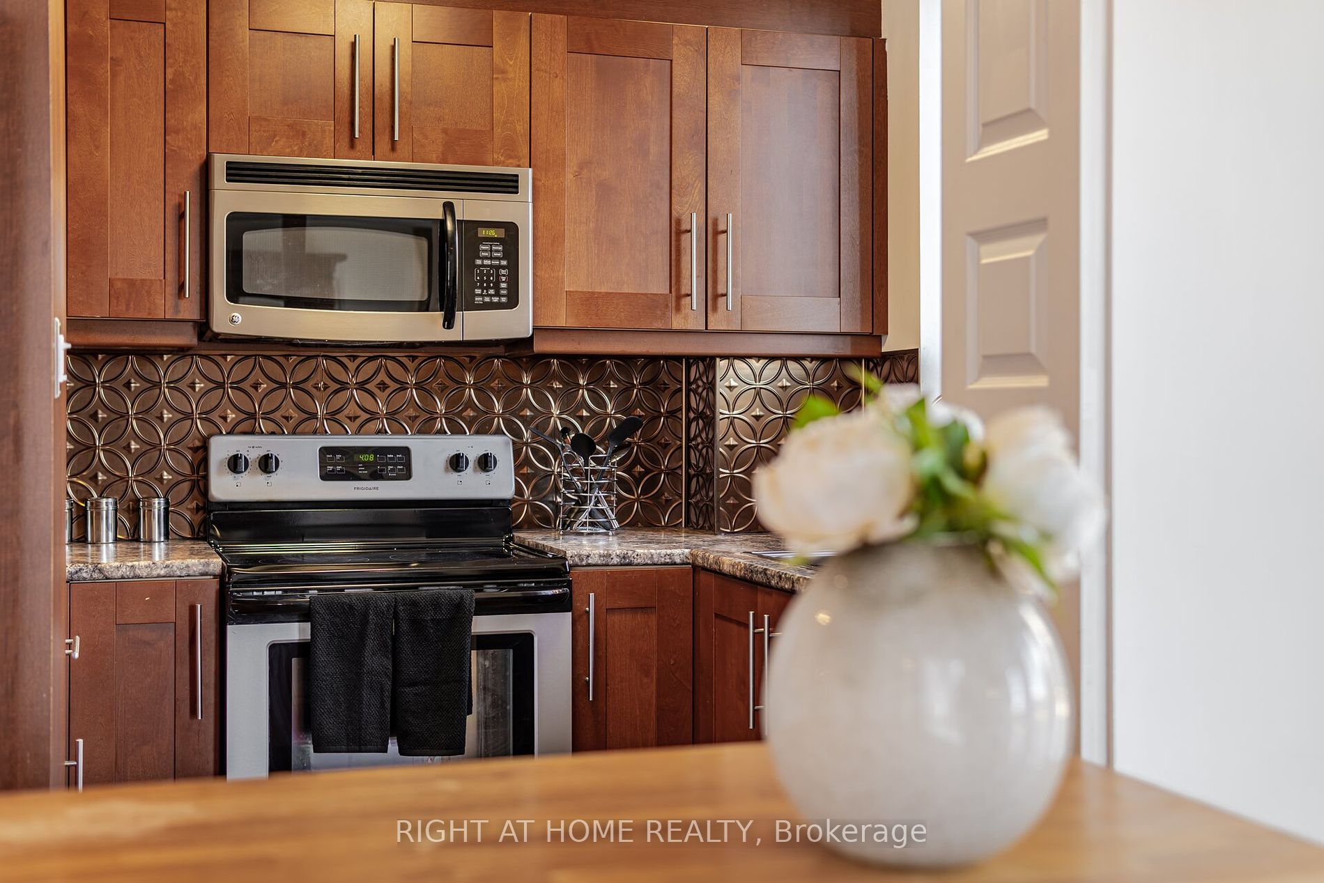 1230 Marlborough Crt, #208