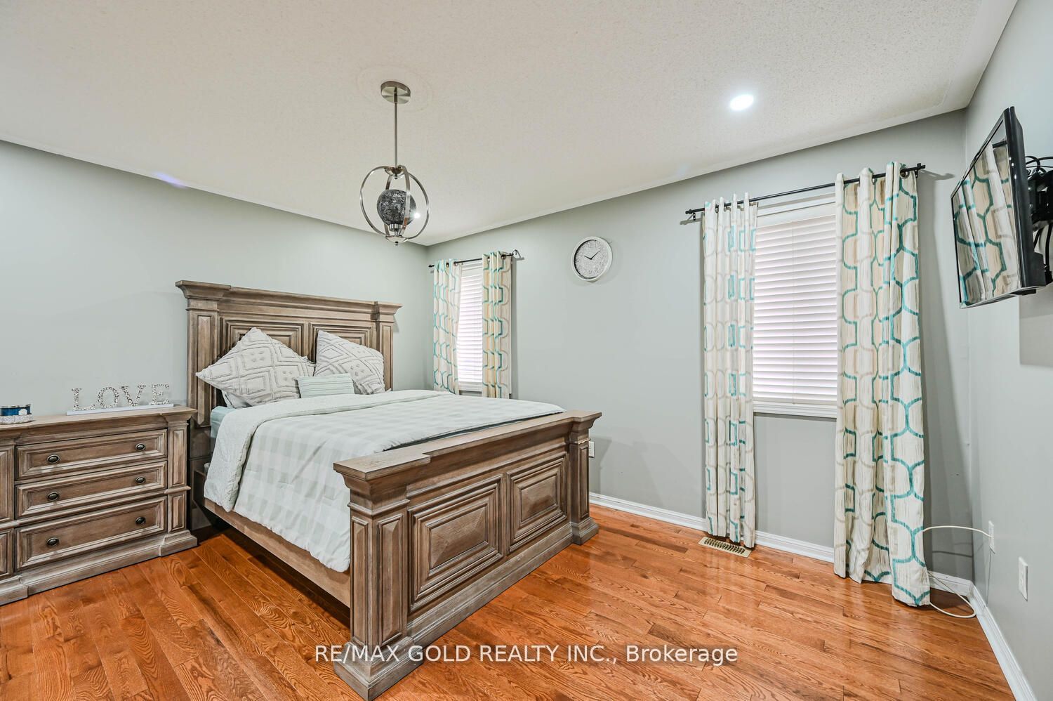 4 Cogswell Cres