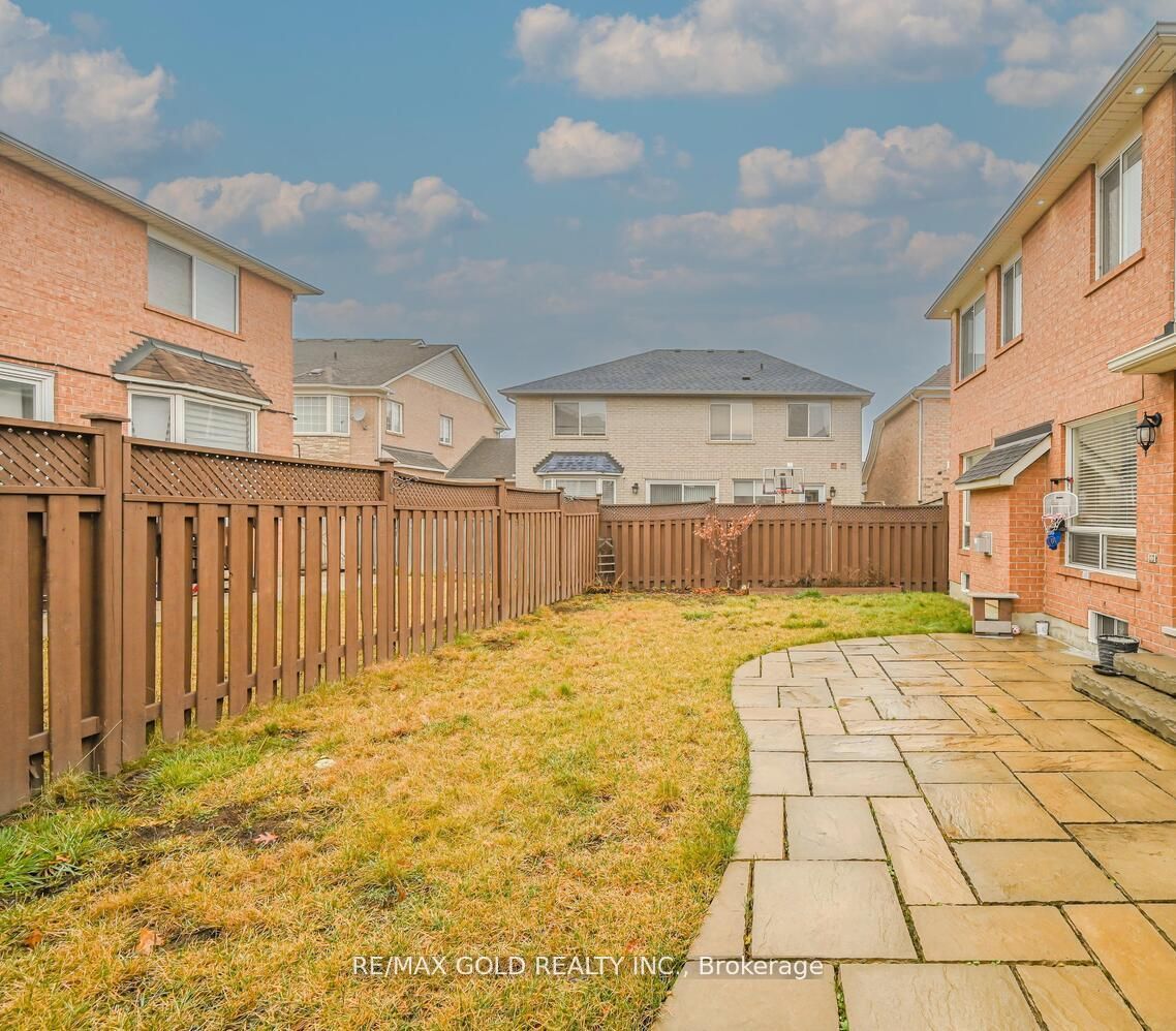 4 Cogswell Cres