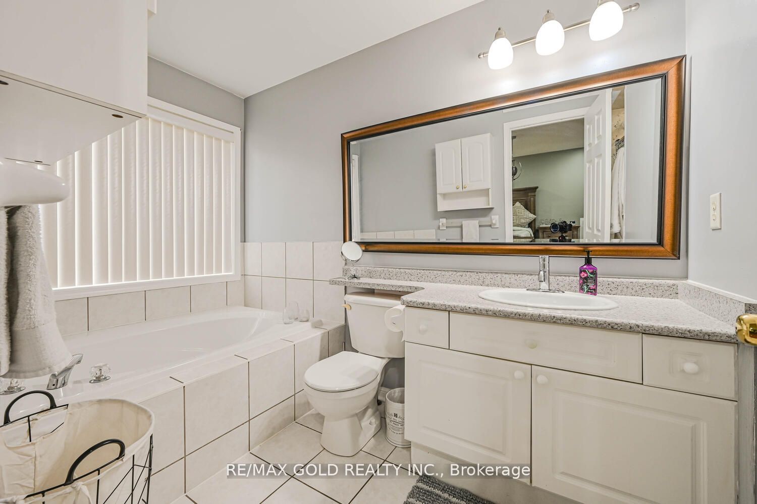4 Cogswell Cres