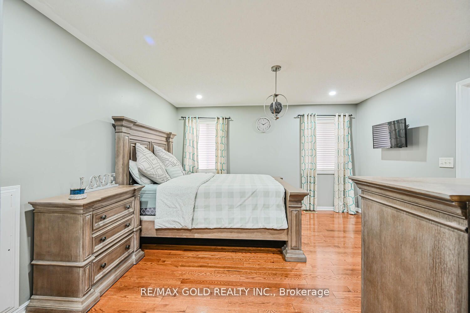 4 Cogswell Cres