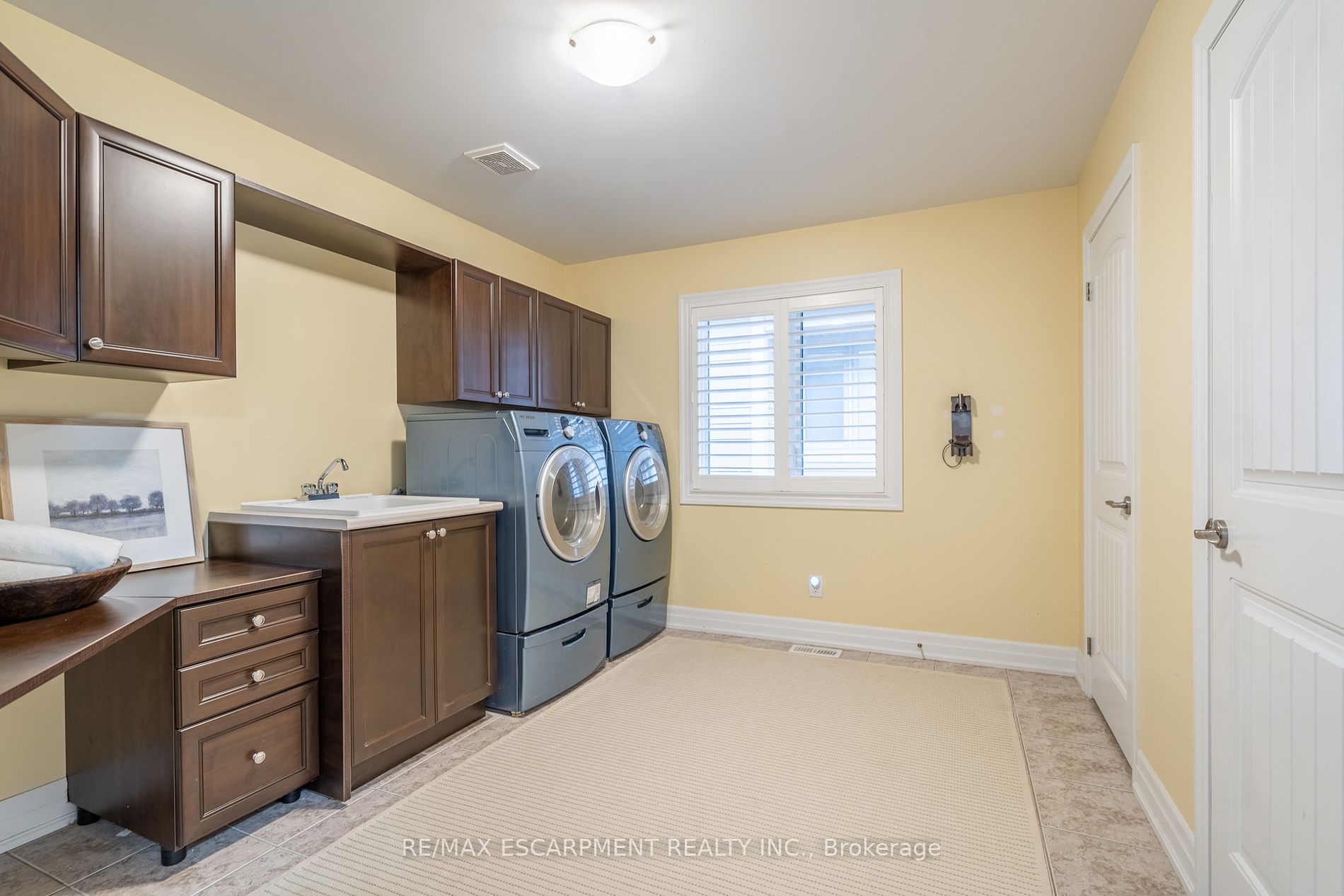 295 Holloway Terr