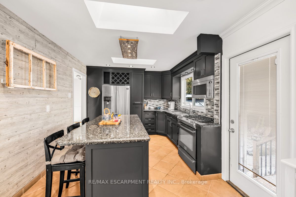 3033 Tecumseh Dr