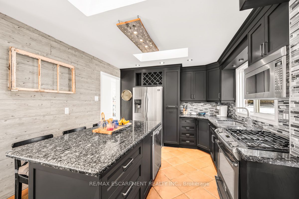 3033 Tecumseh Dr