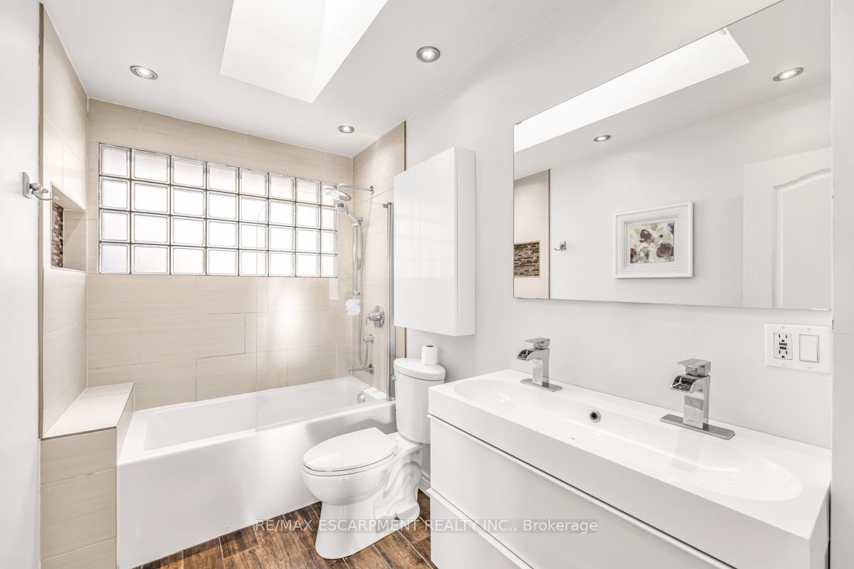 3033 Tecumseh Dr