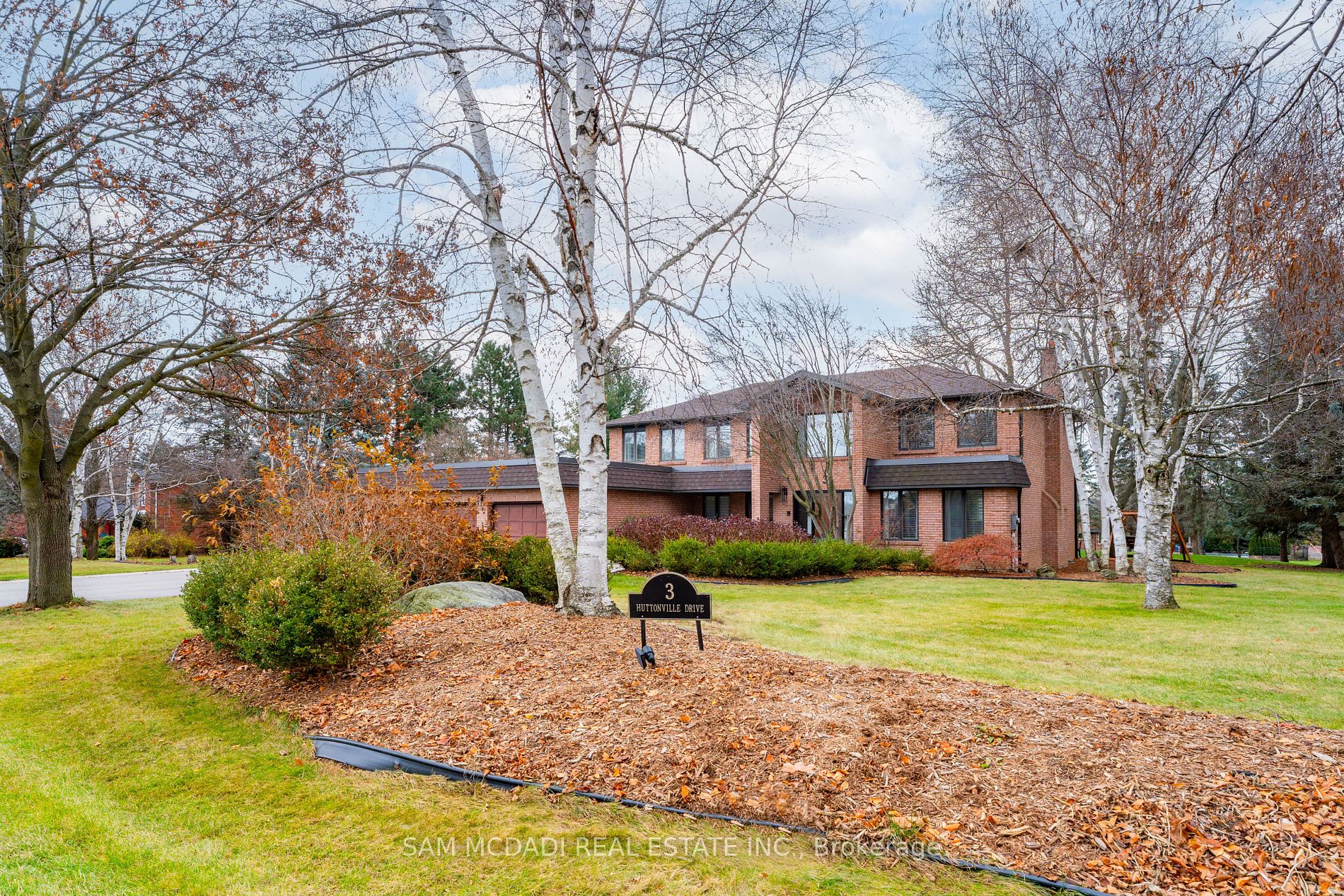3 Huttonville Dr